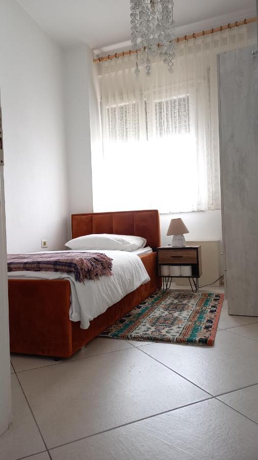 Isabel Rooms Tirana Kamer foto